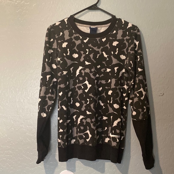 Leopard print long sleeve sweater by Nike - Picture 1 of 3